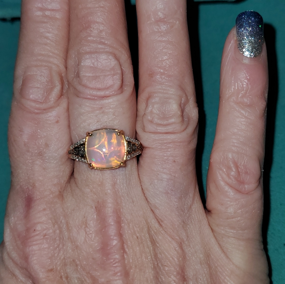 GORGEOUS 10KT GOLD ETHIOPIAN OPAL AND DIAMOND RING, NWT!!